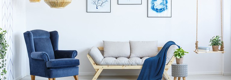 Rigips-Wohnzimmer-blau-mit-Logo-im-Rahmen.jpg